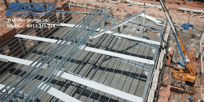 So sánh sàn Deck và sàn bê tông cốt thép truyền thống.