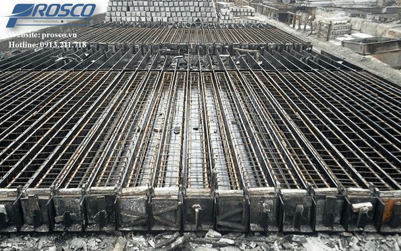 Phương pháp thi công bằng bê tông cốt thép.