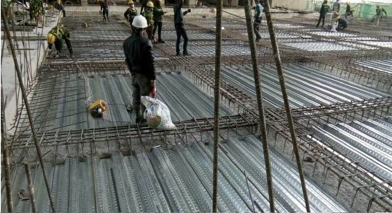Thi công tấm sàn form deck
