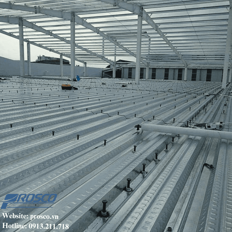 Tôn sàn decking đóng vai trò quan trọng trong việc xây dựng các kết cấu vững chắc Tôn sàn decking đóng vai trò quan trọng trong việc xây dựng các kết cấu vững chắc